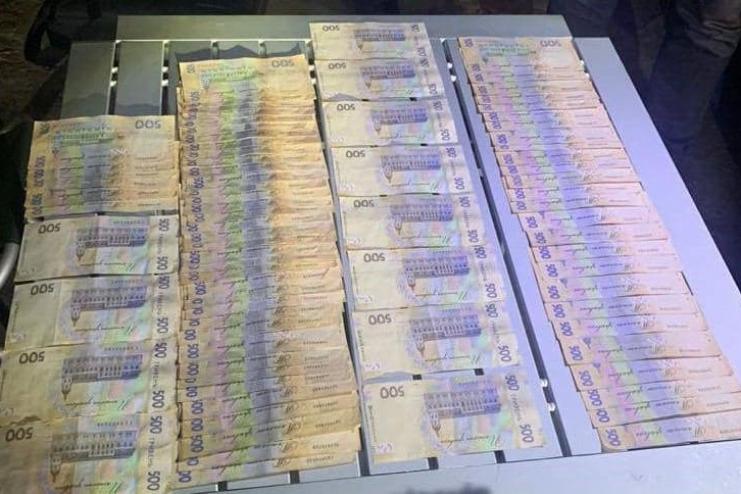50 тыс грн за «крышевание» сделок с подакцизными товарами: в Одесской области замначальника сектора превенции райотдела "погорел" на взятке