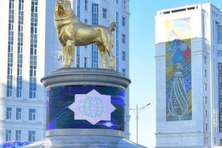 Президент встановив золотий пам'ятник собаці