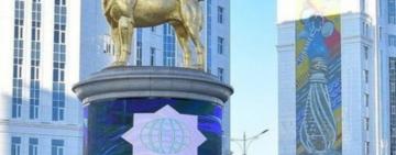 Президент встановив золотий пам'ятник собаці