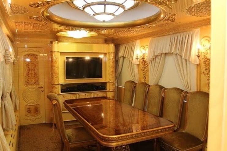 "УЗ" насмешила украинцев золотым VIP-вагоном "Пшонка-стайл" для путешествий во время карантина