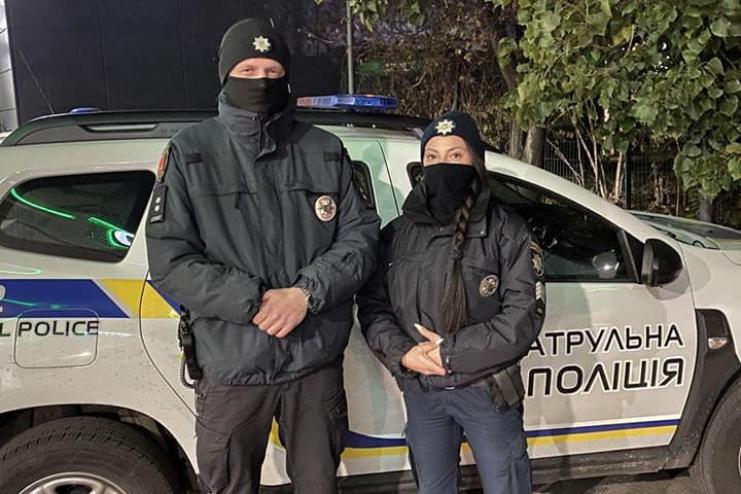 Коли кожна хвилина варта життя: патрульні Одещини врятували водія вантажівки