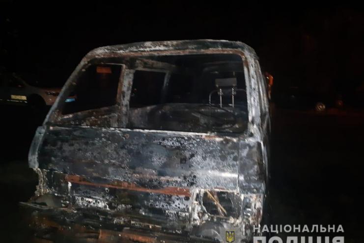 Лихие 90-ые: в Одесской области за ночь сожгли три авто