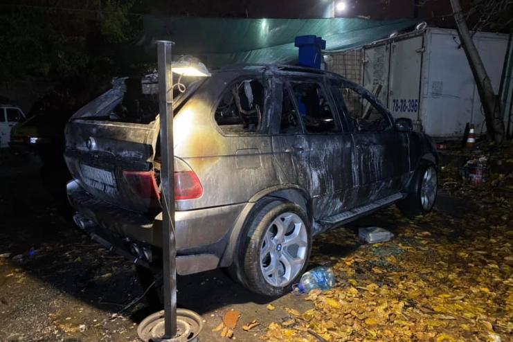 Одесскому активисту днём разбили авто, а вечером сожгли ... второй раз в 2020 году