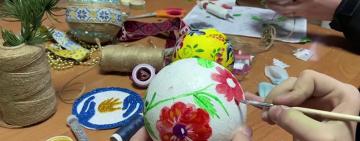 Свято наближається: в Одесі поліцейські створювали з дітьми ялинкові іграшки (відео)