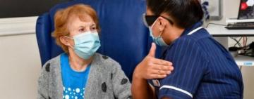 Перше у світі щеплення проти СOVID-19 поза випробуваннями