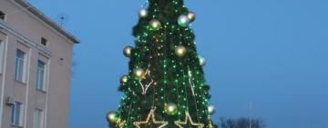 С учетом ограничений: в Аккермане зажгут новогоднюю елку с танцами и конкурсом медицинских масок