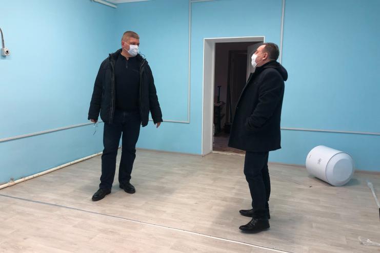 Глава Тарутинской РГА проинспектировал ход ремонта в инфекционном отделении больницы