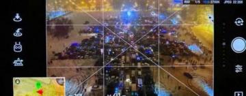 В УКРАИНЕ СООРУДИЛИ ЕЛКУ ИЗ 1000 АВТОМОБИЛЕЙ (ВИДЕО)