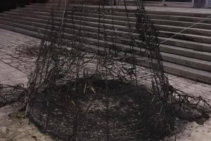 В одном из сел Одесской области сгорела главная новогодняя елка