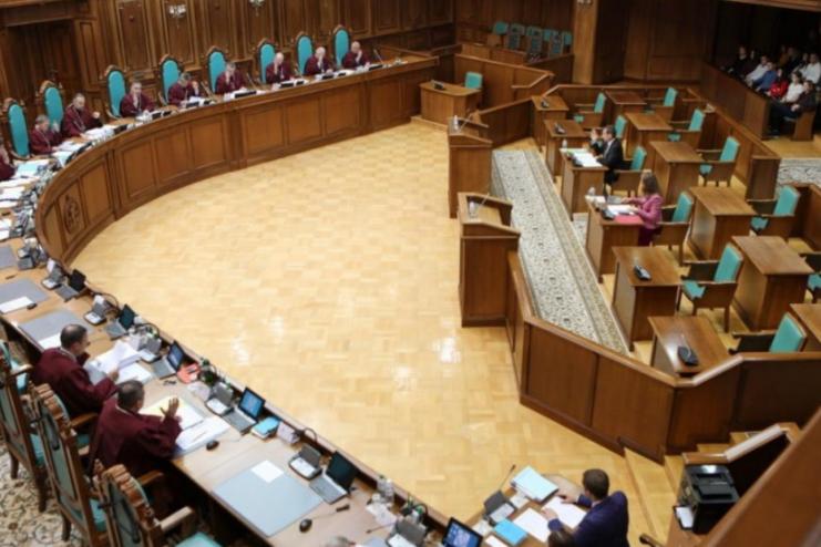 Судді КС розглянуть "законність" указу президента про відсторонення голови КС Тупицького