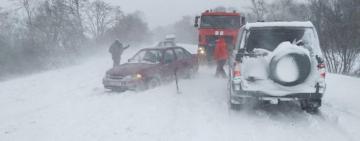 Тарутино: первый снег создал массу проблем водителям