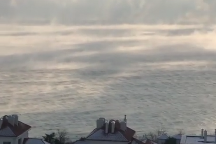В Одесі "закипіло" море