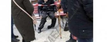 Новина про замерзлого пенсіонера, який не дочекався безкоштовної їжі – фейк: коментар правоохоронців 