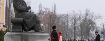 У День Соборності президент Зеленський поклав квіти до пам'ятника Грушевському та вшанував пам'ять Героїв Небесної Сотні