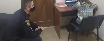 На Хмельниччині  поліцейський допоміг школярці, яка майже тиждень не могла навчатися дистанційно