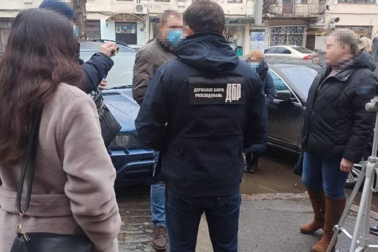На Одещині ДБР затримало «на гарячому» посадовицю ДМС
