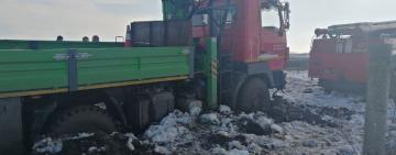 Застряли на бездорожье: в Одесской области спасатели помогли ресовцам выбраться из болота