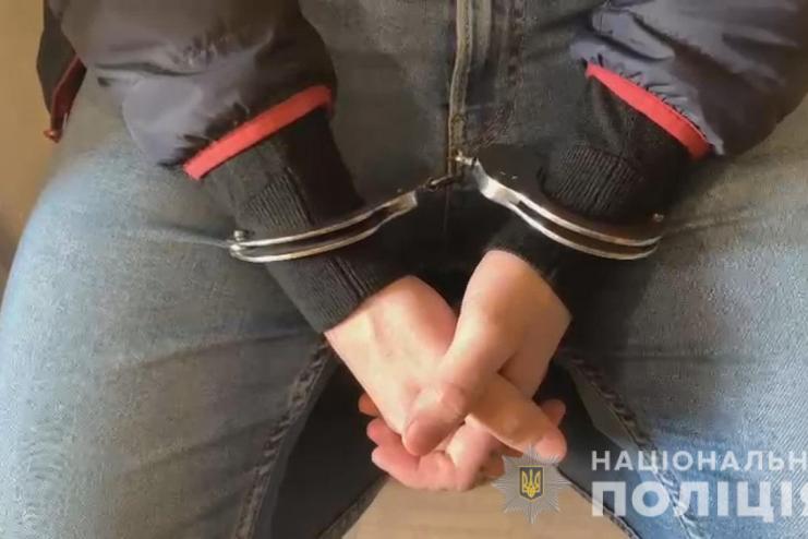 Заманивали  предоставлением интимных услуг и совершали разбойные нападения: в Одессе задержали банду