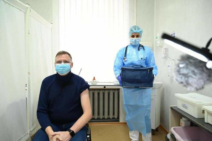 В Одесской области стартовала  вакцинация от COVID-19: первым привили врача инфекционки