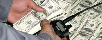 Везли золото, валюту и контрабанду: пограничники задержали двоих сотрудников посольства 