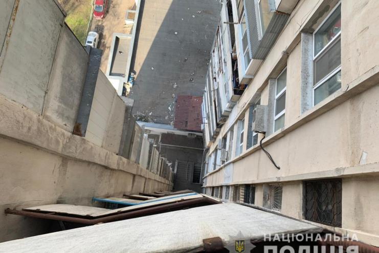 Юноша из Арцизского района выпрыгнул из балкона 15 этажа на глазах у прохожих