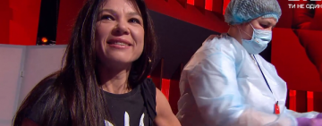 Відомі українці зробили щеплення від коронавірусу у прямому ефірі