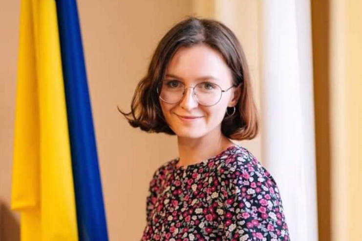 Помічниця голови ЦВК звільнилася після цькування в мережі через пост про вібратор