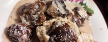 Смачний день. СУДАК З ШАМПІНЬОНАМИ ТА ВЕРШКОВИМ СОУСОМ