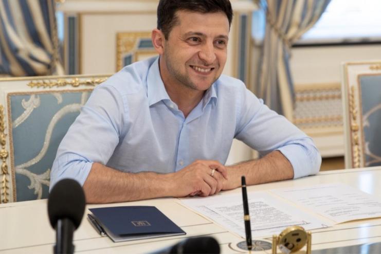 "Без вас ми просто біологічні створіння": що побажав Зеленський українкам до 8 Березня?
