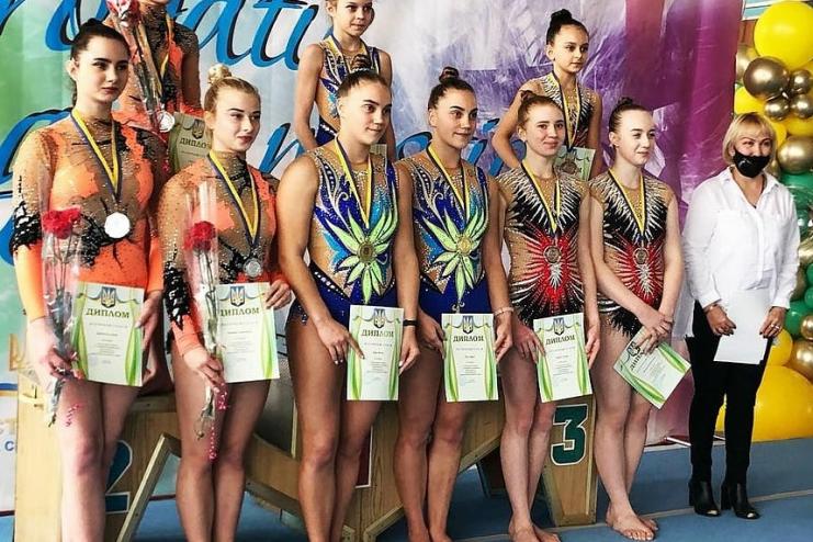 На Чемпионате Украины спортивные акробатки Белгород-Днестровского завоевали 6 золотых и 3 серебряных медалей