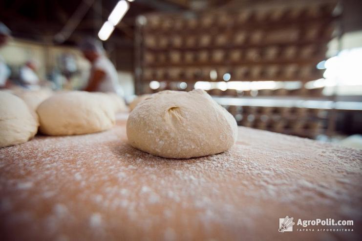 КабМін  може «добровільно» обмежити зростання цін на олію та хліб