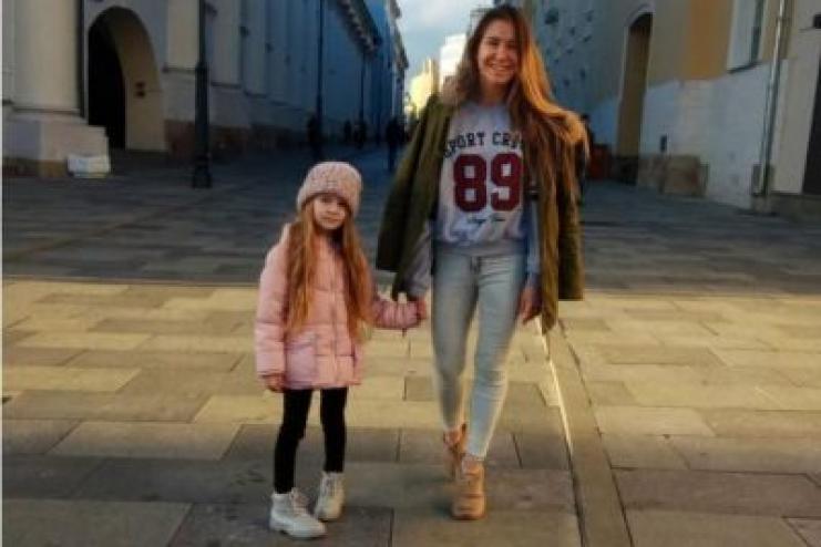 Мама восьмирічної блогерки  вперше прокоментувала скандальний "роман" доньки
