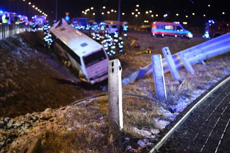 Автобус с украинцами попал в ДТП в Польше: есть погибшие и пострадавшие