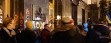 Учасникам акції протесту біля Офісу Президента почали вручати підозри