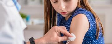 Может ли непривитый ребенок ходить в школу - юристы разъяснили решение Верховного суда Украины