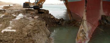 КАК СДВИНУТЬ ГИГАНТСКОЕ СУДНО, ЗАСТРЯВШЕЕ В СУЭЦКОМ КАНАЛЕ: НАЗВАНЫ ПАРАМЕТРЫ ИНЖЕНЕРНОЙ ЗАДАЧИ 