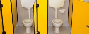 КабМин планирует решить проблему с туалетами в школах