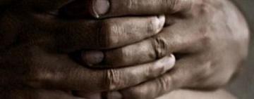 Не выдержал постоянных ссор: в Одесской области пасынок на улице задушил отчима