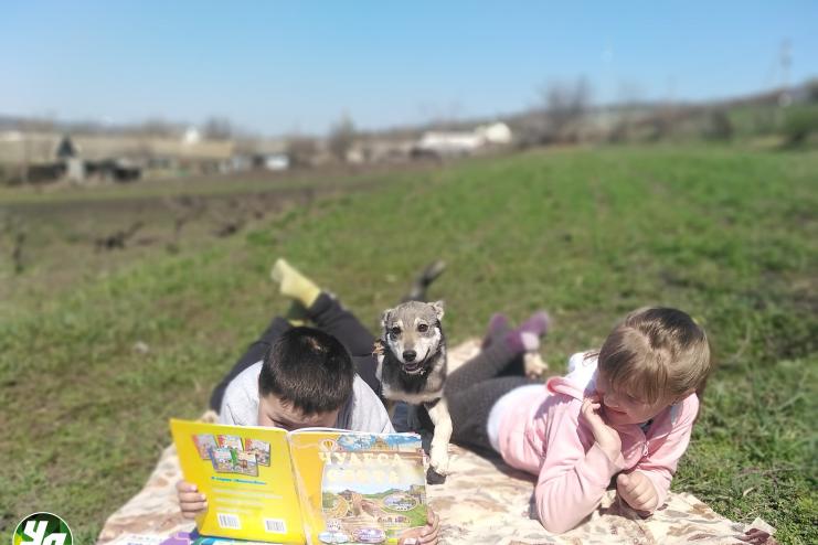 В Бородино запустили флешмоб  "Селфи с книгой. Будь в тренде - читай"