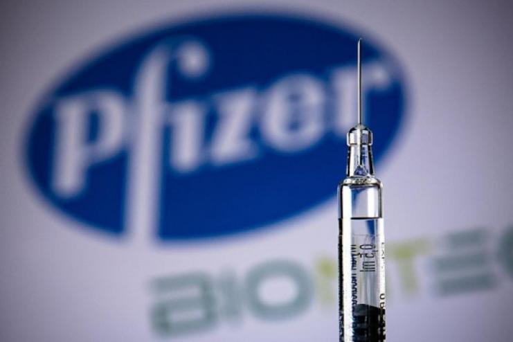 Сегодня в Украину должна прибыть первая партия вакцины против коронавируса Pfizer