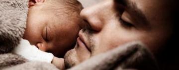 В Україні урівняли права жінок і чоловіків на декретну відпустку