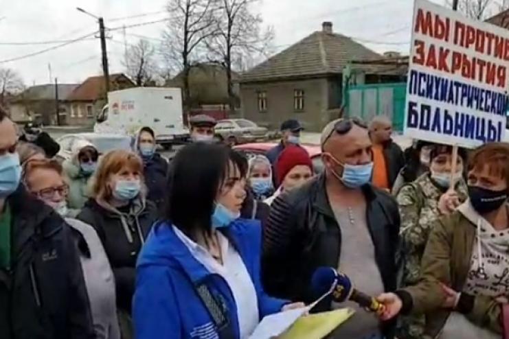 В Белгороде-Днестровском митинговали против закрытия психиатрической больницы  