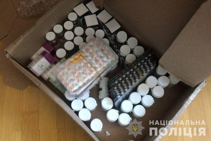 В Одесі фітнес-тренер незаконно продавав сильнодіючі лікарські засоби 