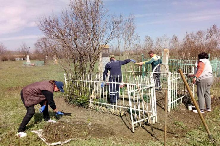 Могил бесхозных не бывает...