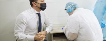 Зеленський встановив терміни щеплення більшості українців проти COVID-19