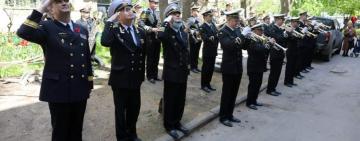 Командування Військово-Морських Сил  ЗС України привітало з оркестром з Днем перемоги ветерана Другої світової війни та морської піхоти Івана Кулібабу 