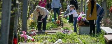 В Одеській області 6-річний хлопчик отруївся горілкою на кладовищі 