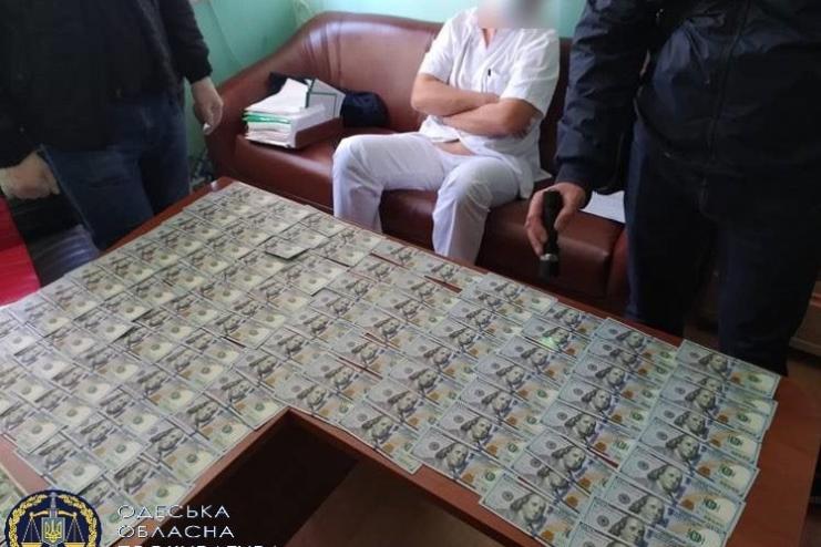 НА ОДЕЩИНІ ЗАТРИМАЛИ КАРДІОХІРУРГА, ЯКИЙ ВИМАГАВ 11 000 ДОЛАРІВ США ЗА ОПЕРАЦІЮ НА СЕРЦІ