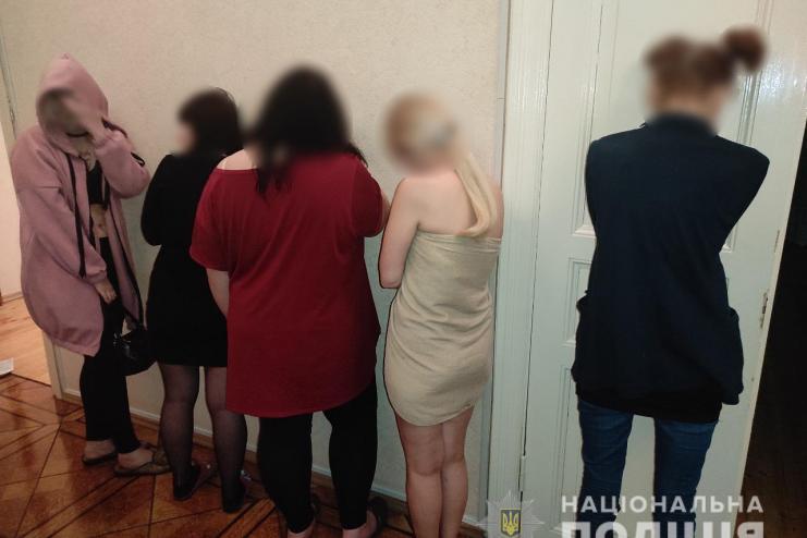 В Одессе "накрыли" бордель и задержали сутенёрш