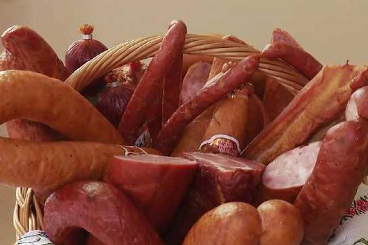 Одесский мясокомбинат «Гармаш» ответил автору ролика, который нашел в колбасе крысиные лапы,  назвав видео фейком 